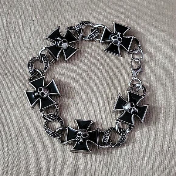 Silver & black skull and cross chunky gothic biker bracelet - Picture 1 of 4